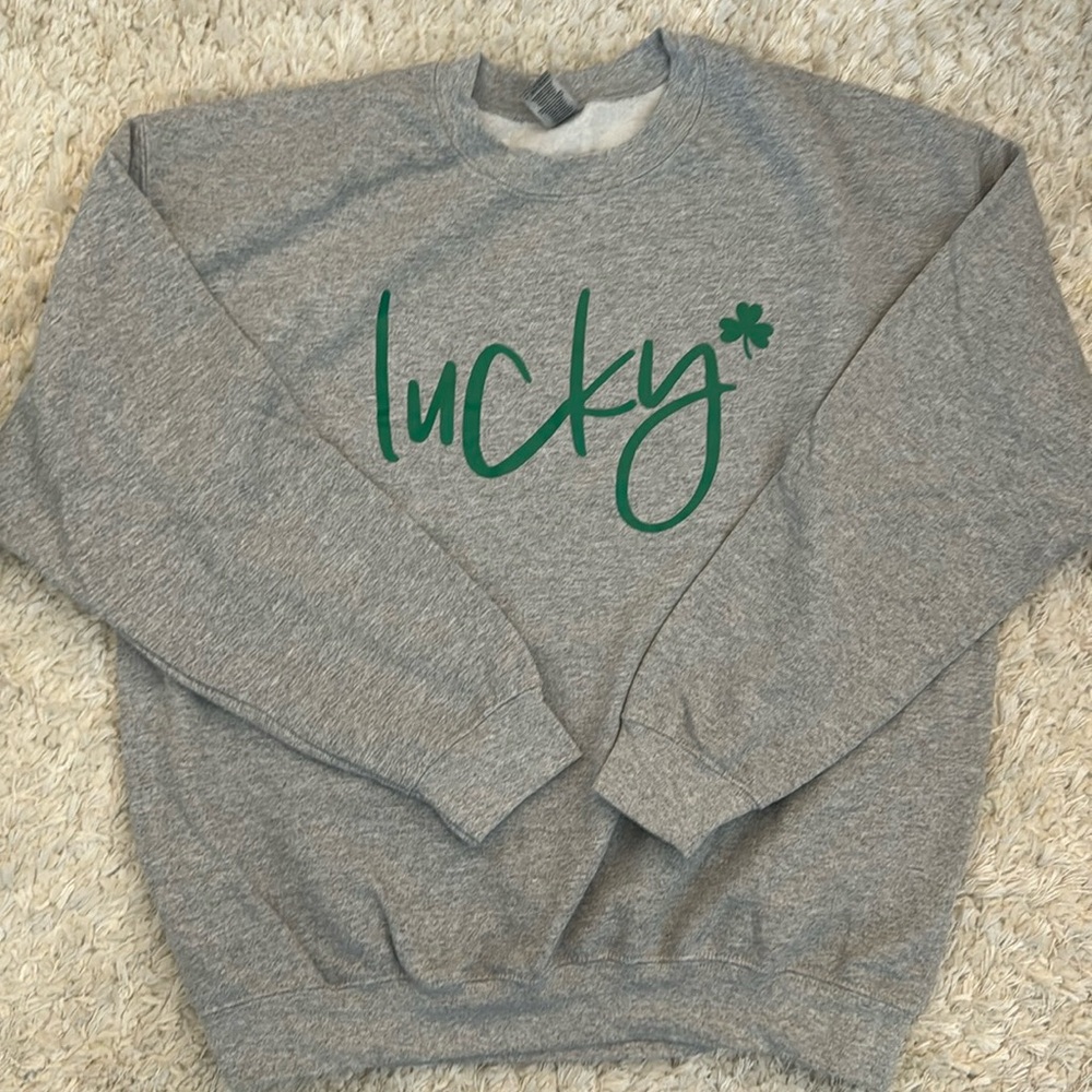 Gildan M “lucky” crew neck sweatshirt